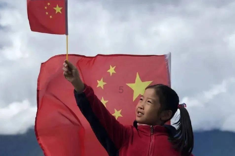 男生怕签婚书字丑提前一周苦练字帖